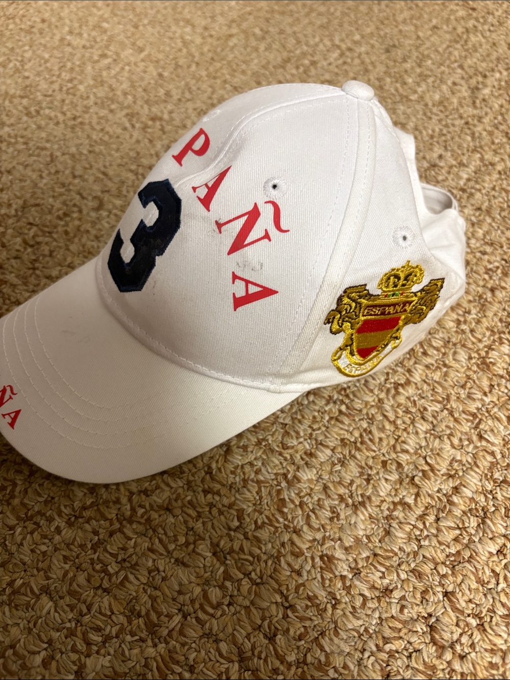 Espana (Spain) souvenir baseball cap white embroidered Robin Ruth